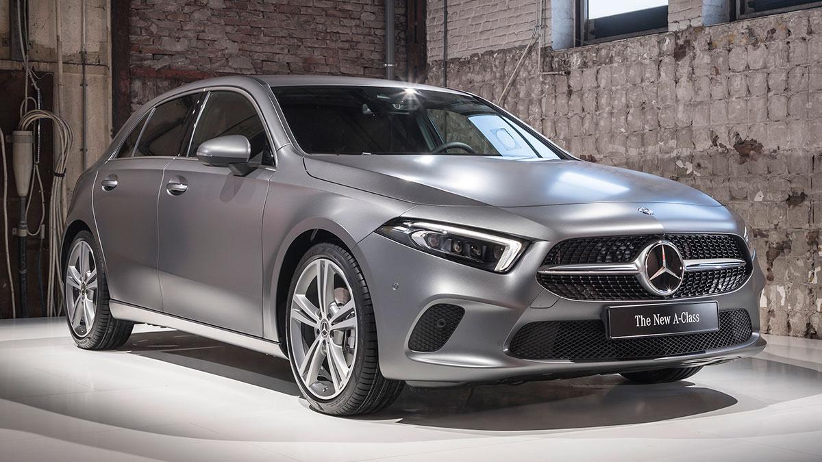 Mercedes A-klassen har en arsenal av ny teknik och lyxiga egenskaper och väntas ta upp kampen med framför allt Audi A3 och BMW 1-serien. (Foto: Mercedes)