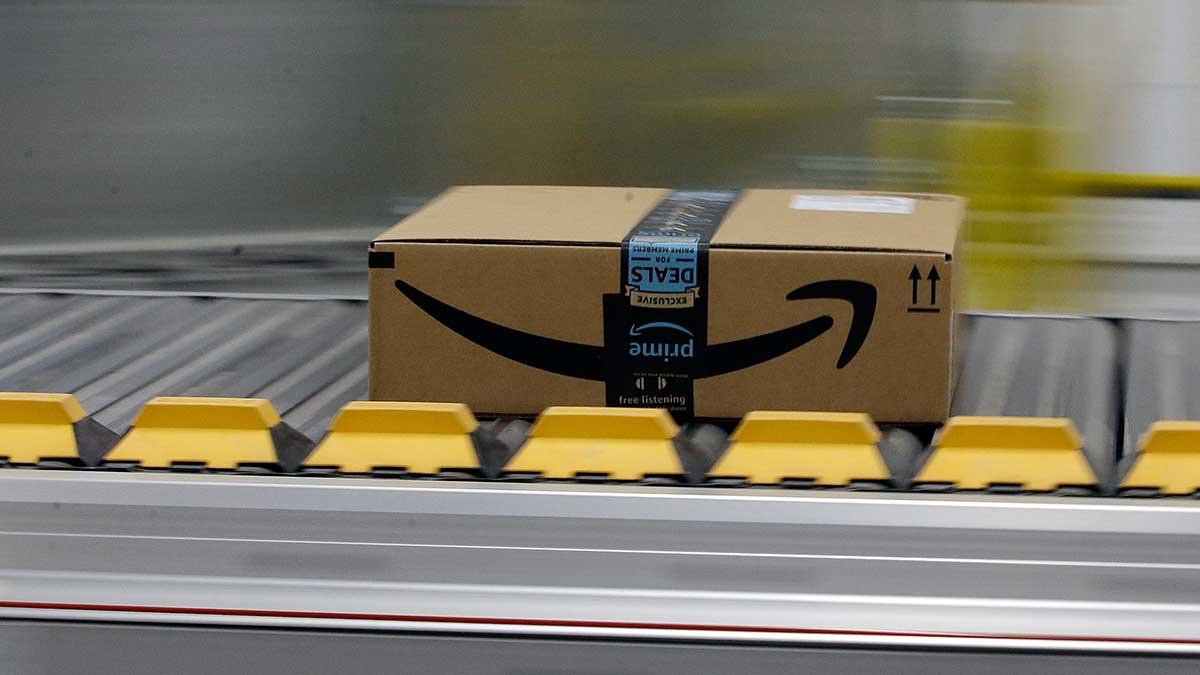 Amazon har kontaktat Postnord med frågor om logistiken vid etablering i Sverige. Det uppger kommunikationsdirektören Thomas Backteman till Breakit. (Foto: TT)