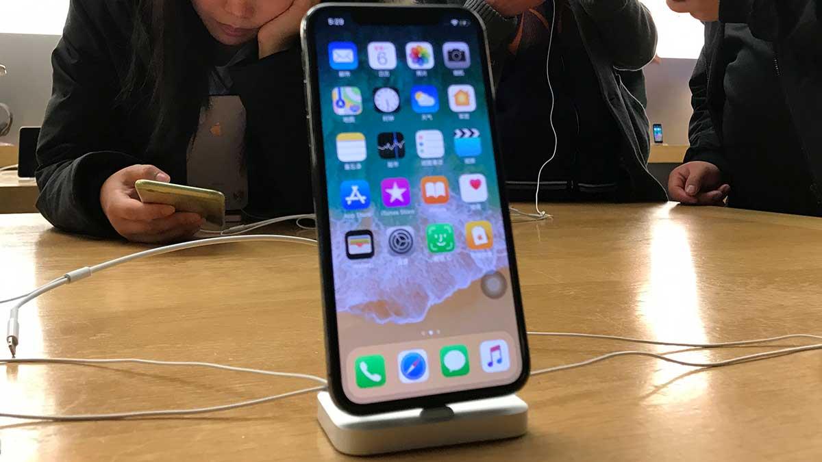 Apple är på väg att köpa Shazam Entertainment som står bakom appen Shazam som används för att identifiera musik och ljud. (Foto: TT)