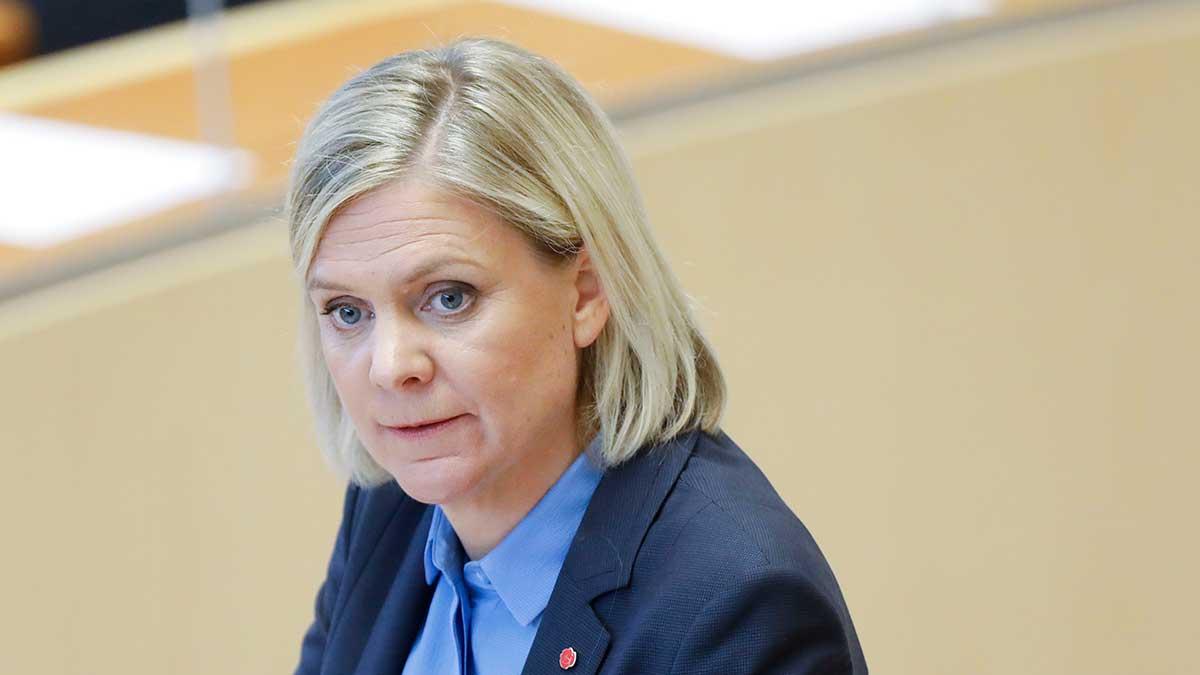 Finansminister Magdalena Andersson (S) är blixtrande arg på M-toppen Ulf Kristersson efter hans uttalanden i Financial Times - han skrämmer bort internationella investerare och svartmålar Sverige