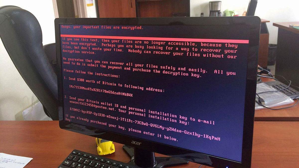 Skurkarna bakom det nya viruset som nu sprider sig i världen tvingar användarna att betala för att låsa upp filerna i den infekterade datorn. (Foto: TT)