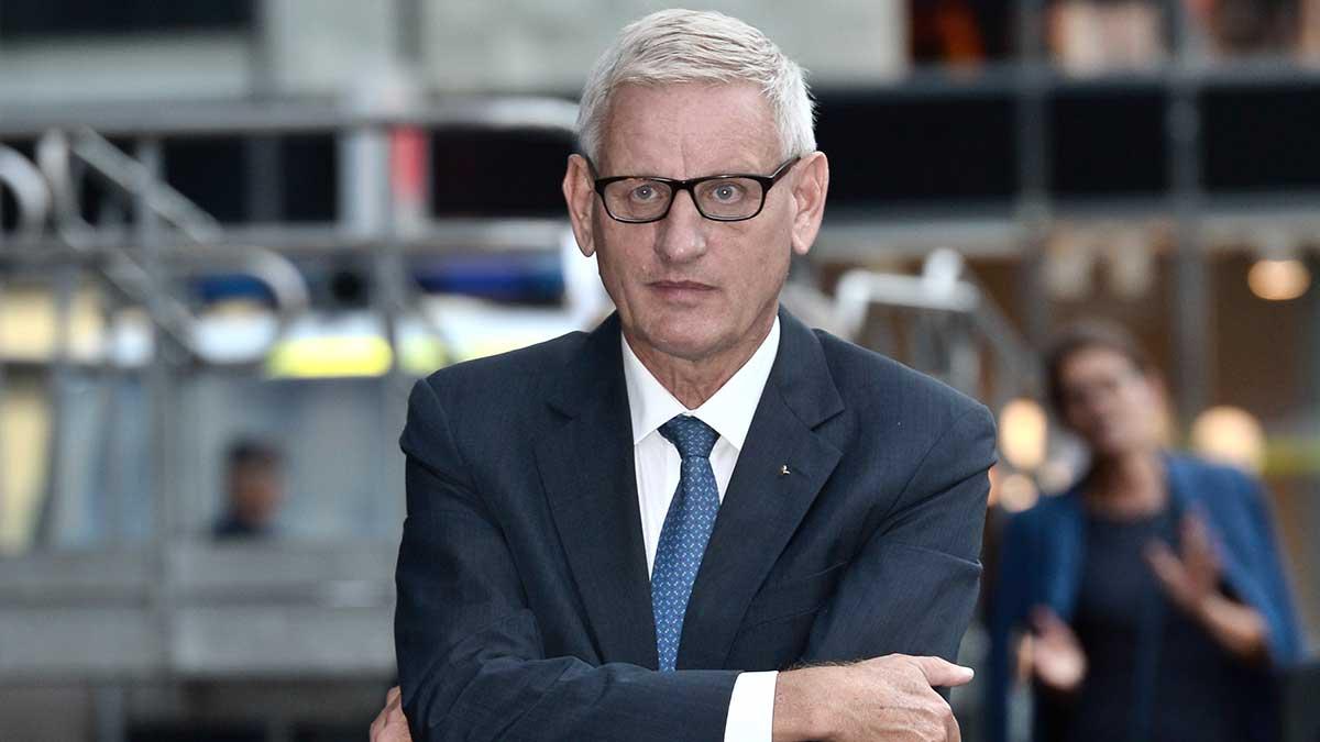 Det kan snart komma en dag då Bildt i detalj måste besvara snarare än att snäsande cirkulera runt frågor om sin inblandning