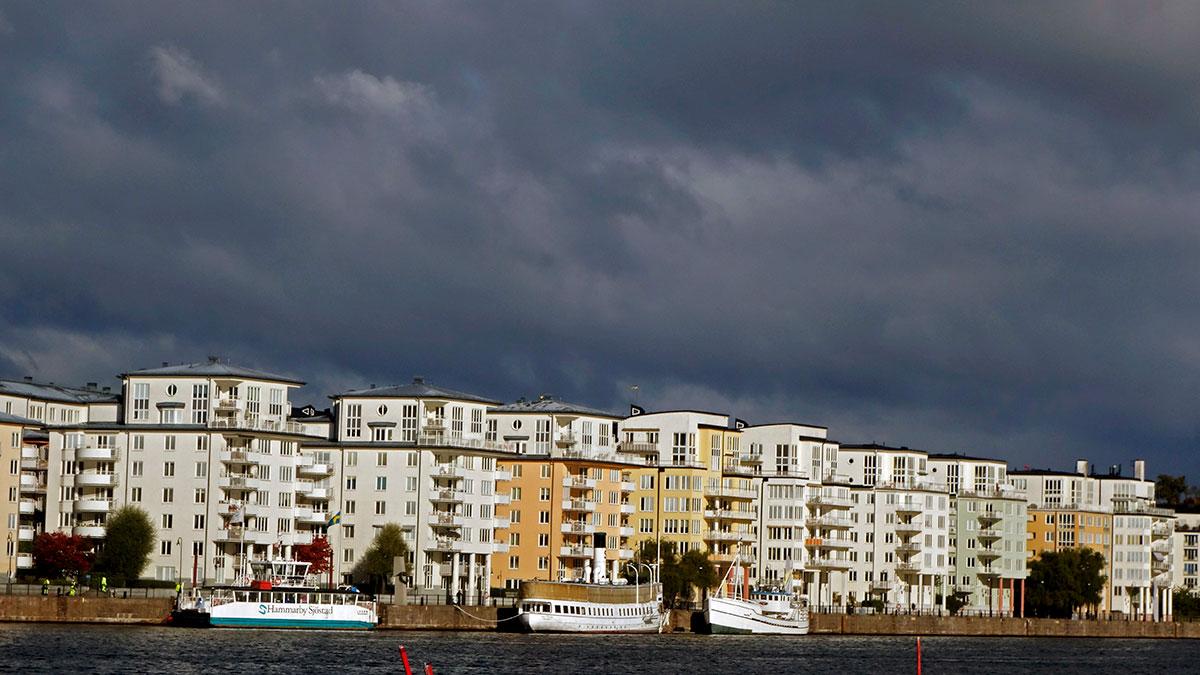 DI skriver att köparna måste börja ställa högre krav på de avtal de ingår när det gäller bostadsrätter. (Foto: TT