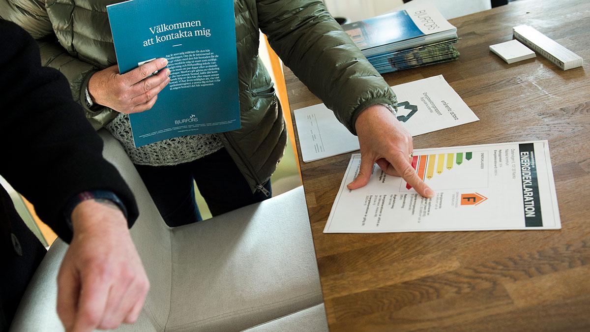 Det är fortsatt köparnas marknad på bostadsfronten i Sverige - och det väntas hålla i sig till i höst. (Foto: TT)