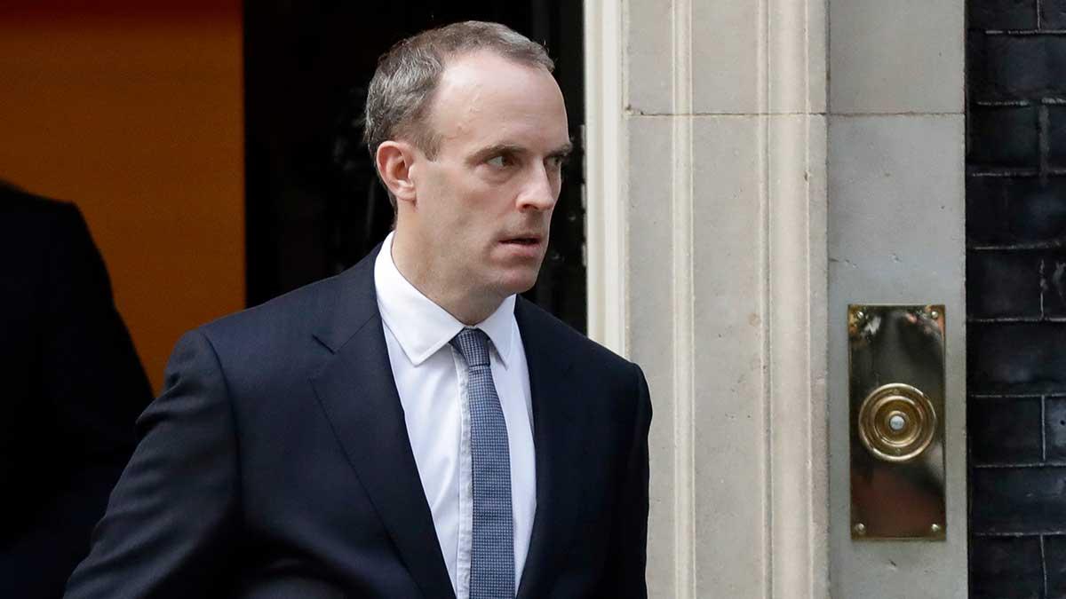 Dominic Raab (bilden) avgår som Storbritanniens Brexit-minister