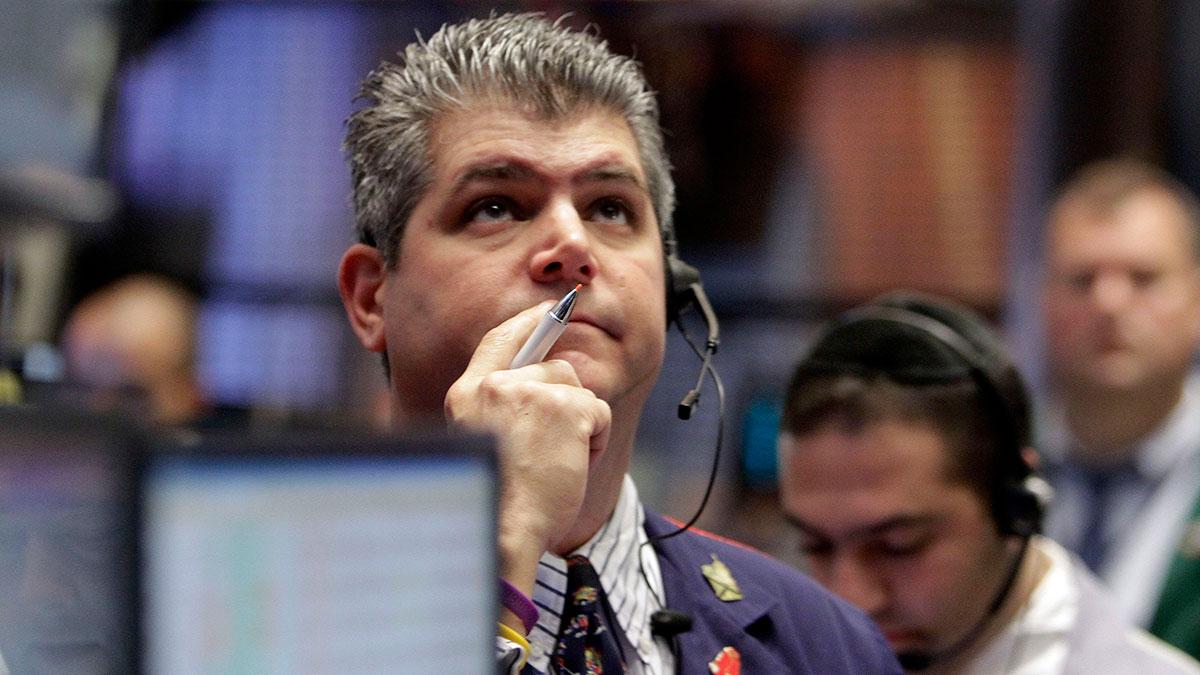 UBS sänker rekommendationen på bilsäkerhetsföretaget Autoliv från köp till neutral. Bilden är från Wall Street. (Foto: TT)