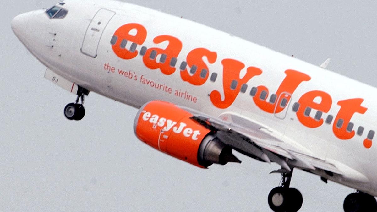 Bråket på Easyjet-planet ledde till att flygvärdinnan och stewarden fick bytas ut mot annan personal. (TT)