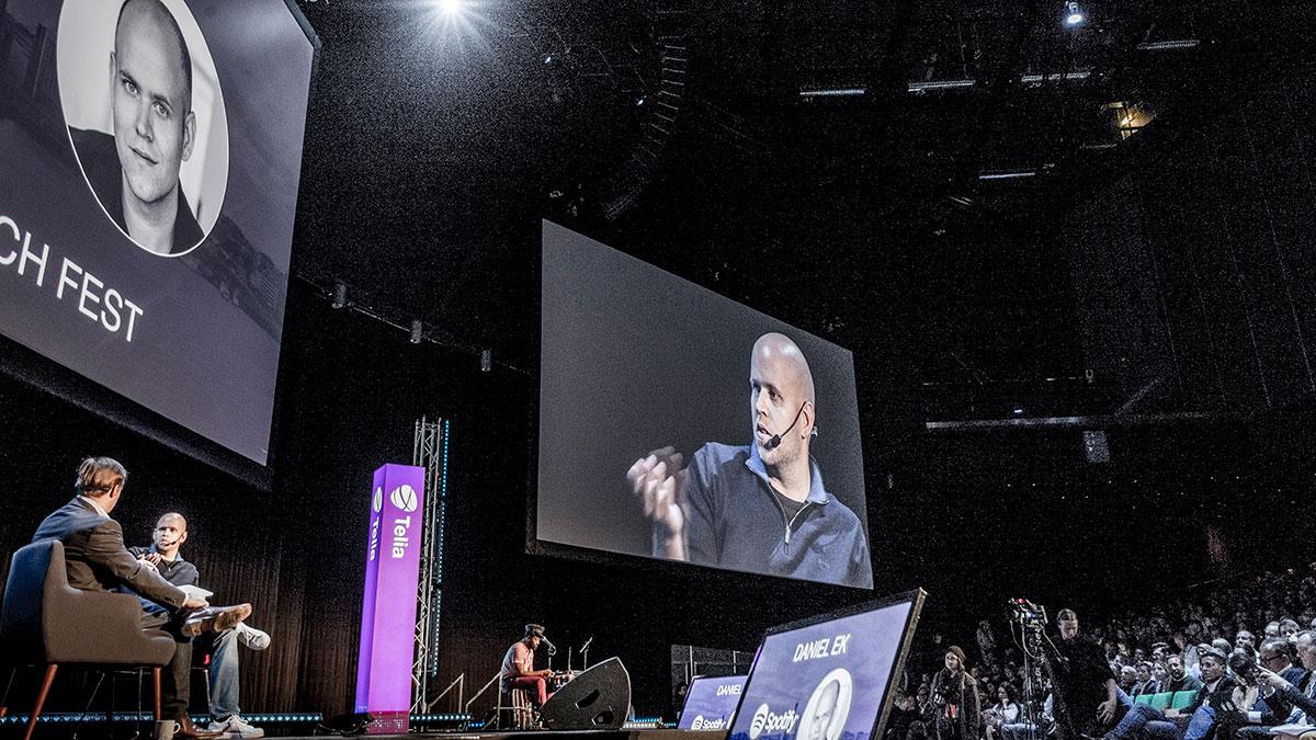 Daniel Ek väntas bli en av Sveriges rikaste personer när Spotify nu snart gör börsdebut. Den svenska musiktjänsten leder ligan med hästlängder över sina konkurrenter när det gäller antal användare. (Foto: TT)