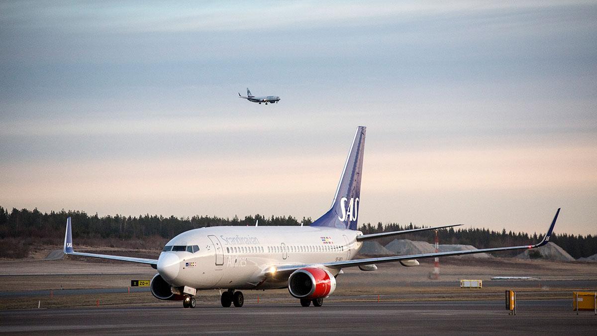 SAS-aktien har bra fart i dag på börsen sedan flygbolaget snudd på halverat sin förlust