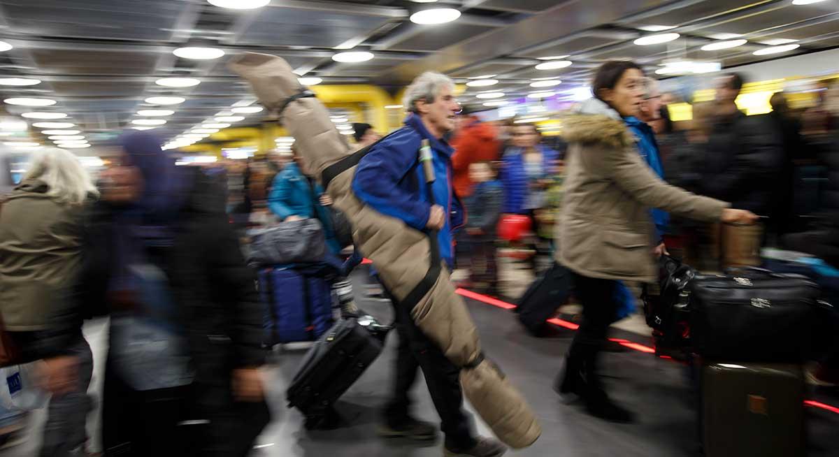 Nu är det bråttom att fynda resor hos SAS och Norwegian. (Foto: TT)