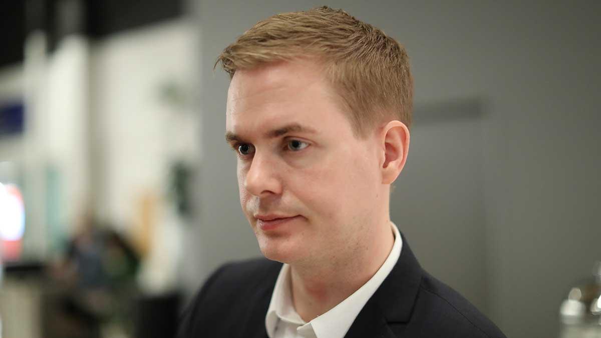 Igår kom beskedet att Gustav Fridolin avgår som MP-språkrör. Det kan inte gå fort nog