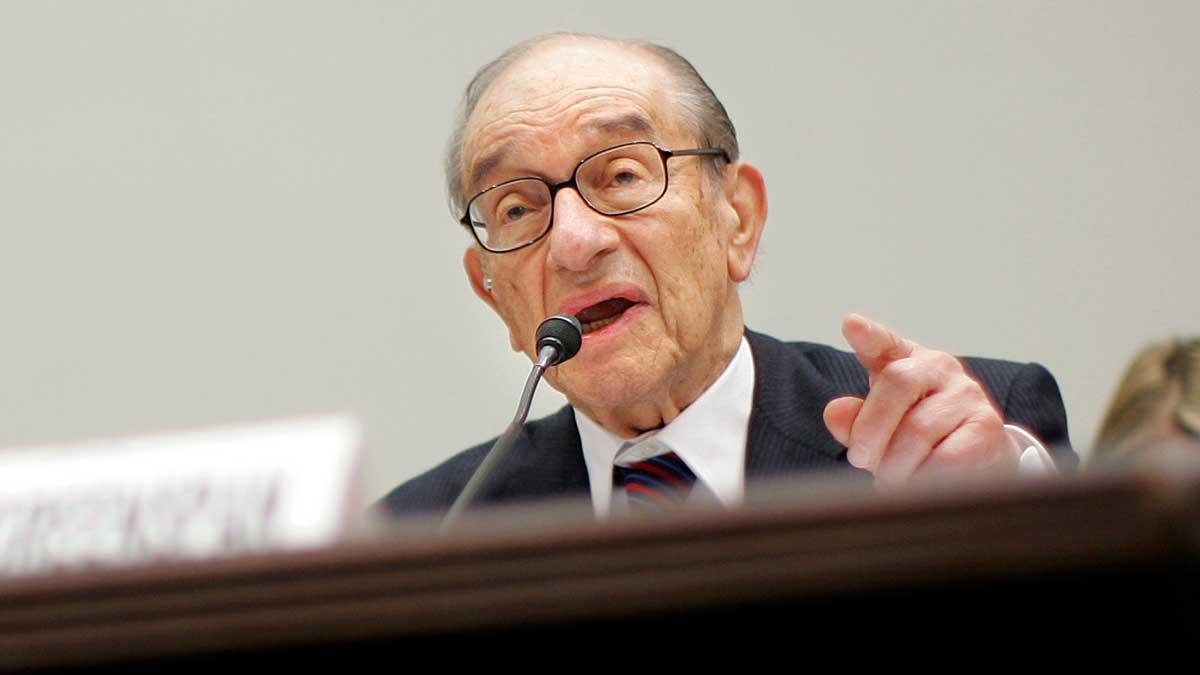 Alan Greenspan lyfter upp Sverige som ett föregångsland. Han nämner hanteringen av krisen under 1990-talet som något som USA borde ta efter. (Foto: TT)