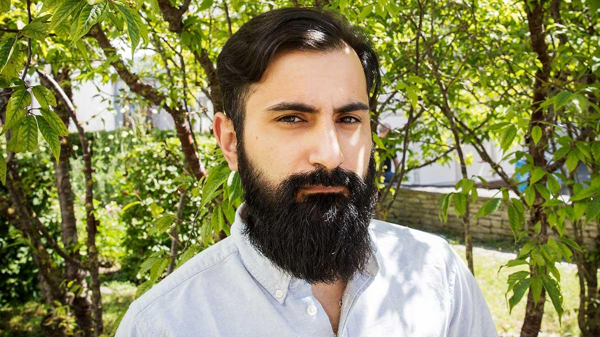 Dagens ledarkoll handlar bland annat om medias och politikers totala fixering vid Hanif Bali. (Foto: TT)