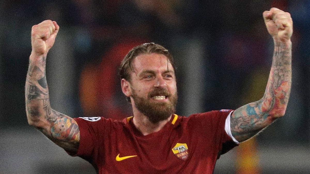 Romas lagkapten Daniele De Rossi satte 2-0 på en straff och blev stor matchhjälte i returmötet med Barcelona. (Foto: TT)