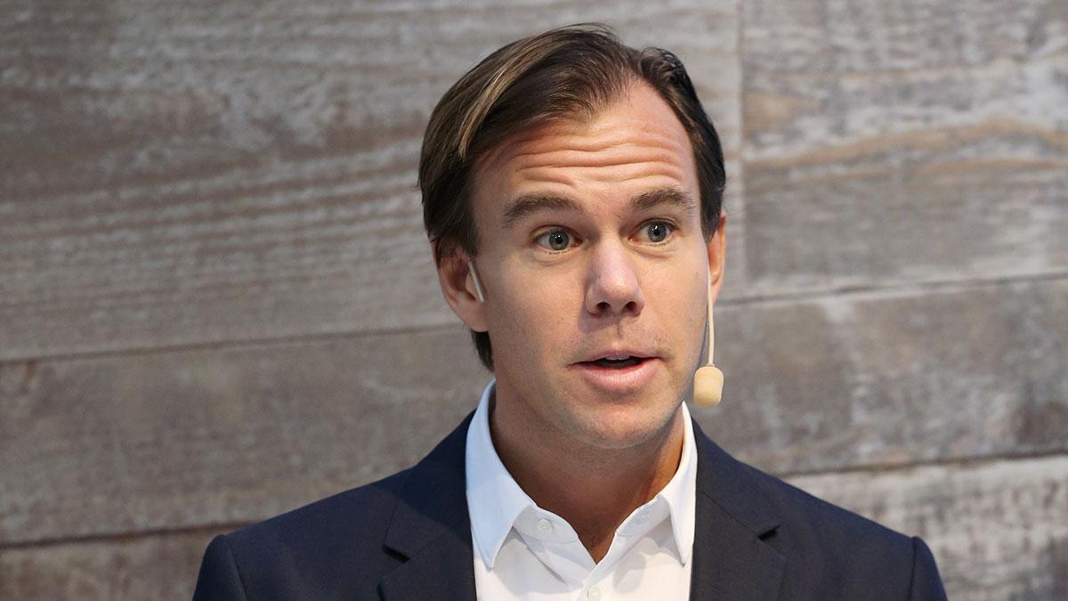 H&M:s vd och koncernchef Karl-Johan Persson vågar sig kanske på ett försiktigt leende i dag. Aktiekursen i klädjätten stiger plötsligt på börsen efter fem dagar i följd med nedgång. (Foto: TT)