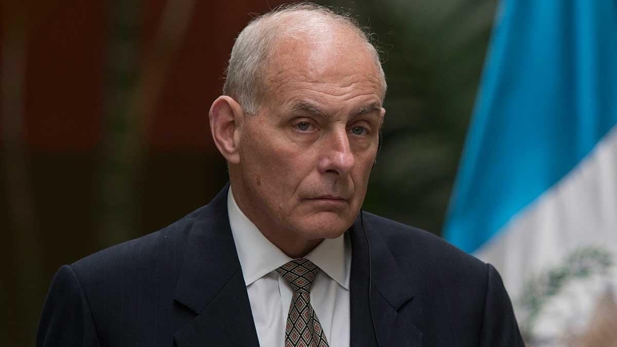 John Kelly vill ha dina inloggningsuppgifter till sociala medier - annars får du inte komma in i USA. (Foto: TT)