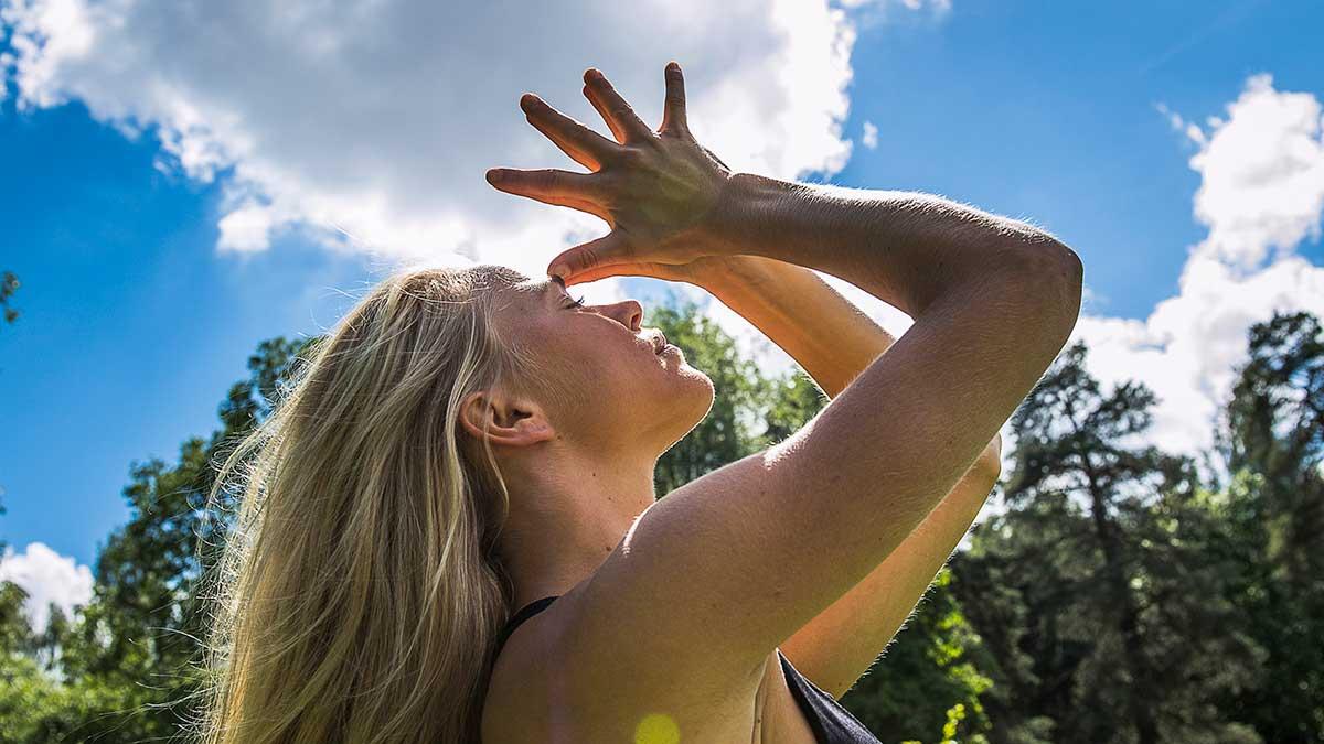 I artikeln får du tips på sju resmål som lämpar sig för återhämtning med hjälp av meditation. (TT)