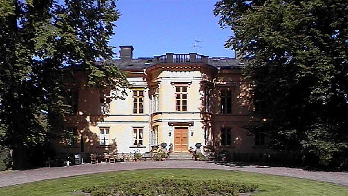 Bolltorps slott har ett pris på 155 miljoner men är ändå det tredje mest klickade objektet hos Hemnet. (Foto: skärmdump från Bolltorp.se)
