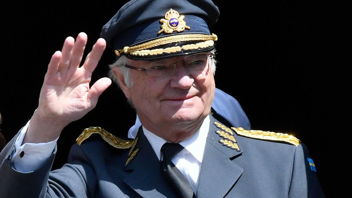 Kung Carl XVI Gustaf plockade förra året ut 400.000 kronor ur kungafamiljens stiftelser