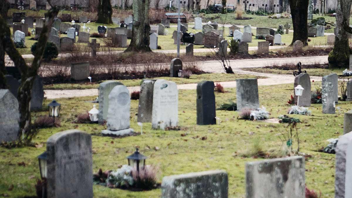 Mannen tog med sig det hemliga lösenordet i graven. Kunderna kommer därmed inte åt sina pengar