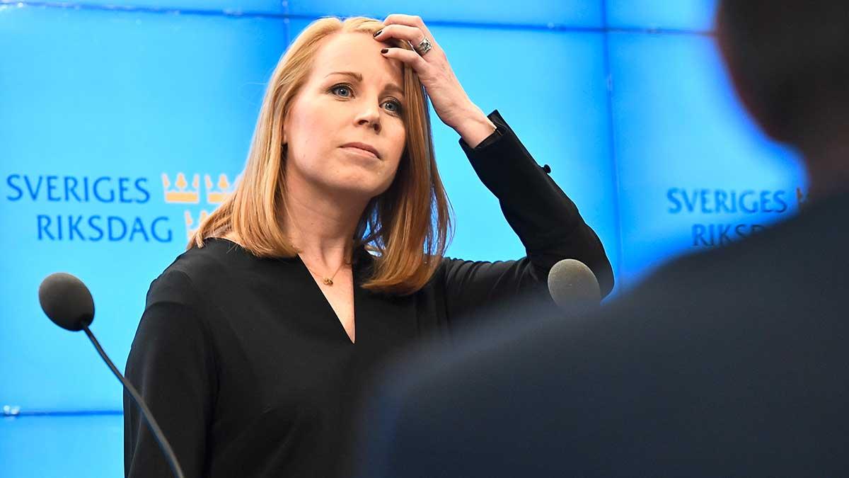 Inga fler julklappar till Annie Lööf. Detta kan man man bland annat läsa i dagens ledarkoll. (Foto: TT)