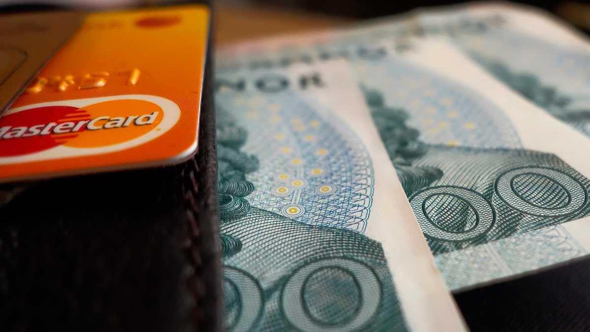 Mastercard har tagit ut omotiverat höga avgifter och stäms nu på närmare 160 miljarder kronor. (TT)