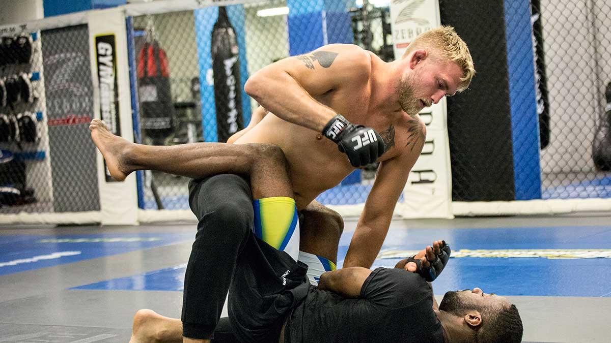 MMA-stjärnan Alexander ”The Mauler” Gustafsson investerar liksom andra kändisar i techbolag. (TT)