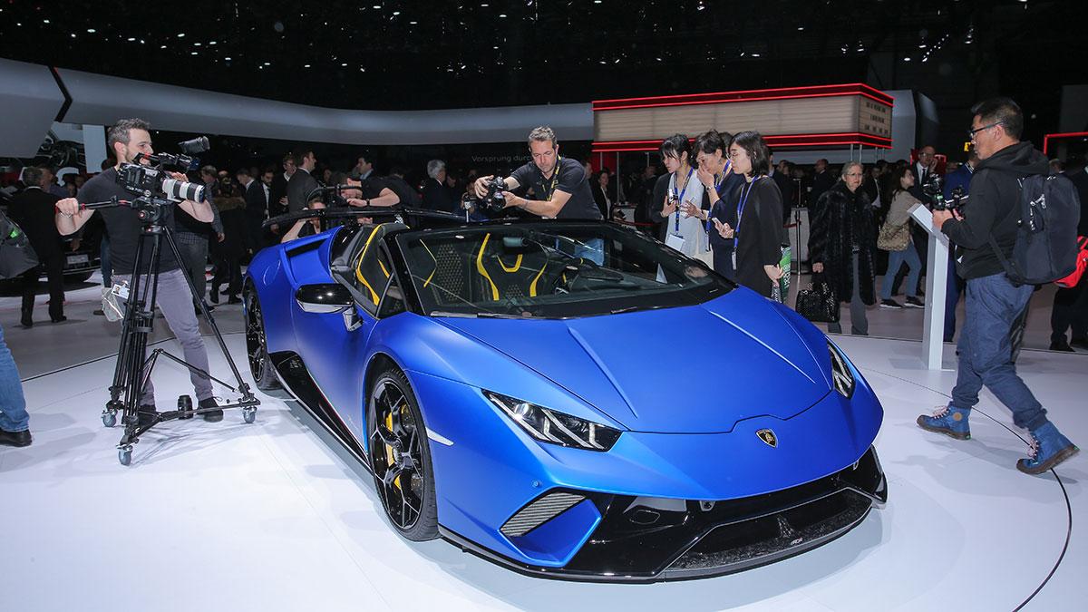 Lamborghini Huracán Performante Spyder väcker förstås uppståndelse. (Foto: Lamborghini)