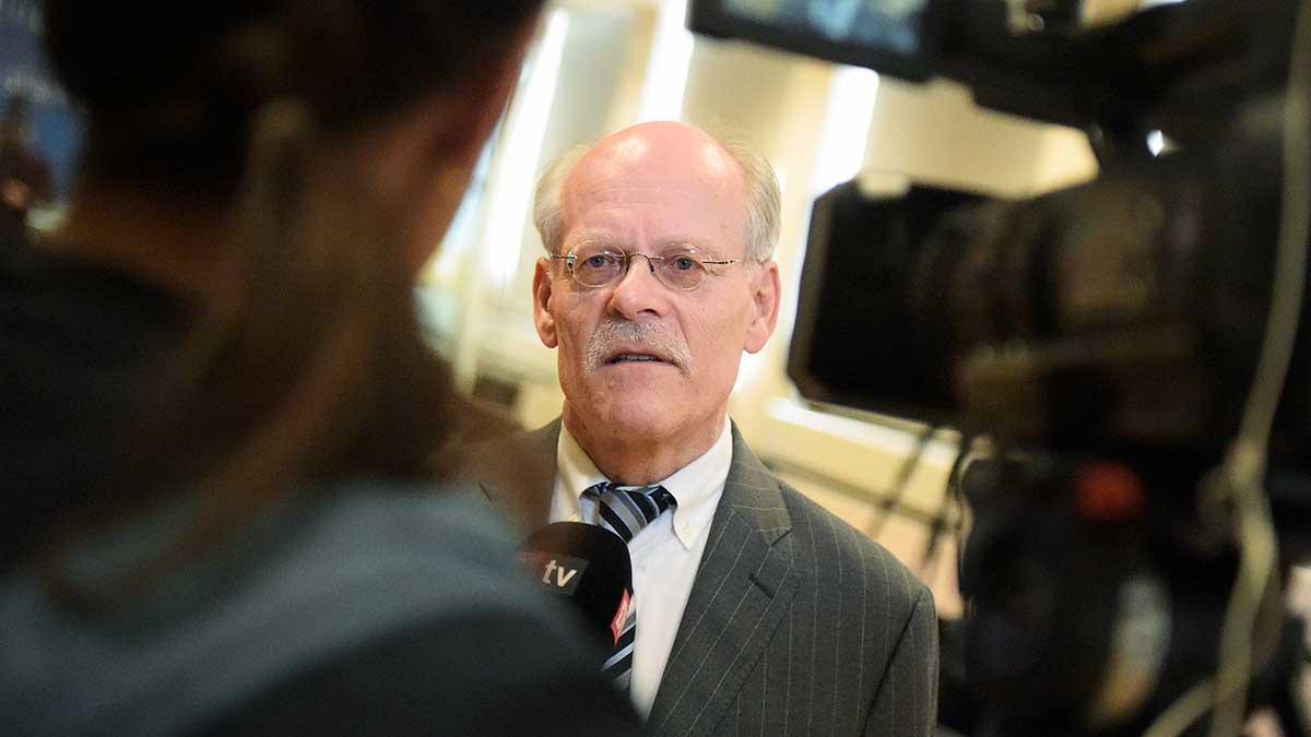 Riksbanken med riksbankschefen Stefan Ingves (bilden) har i torsdagens penningpolitiska besked beslutat sig för att höja reporäntan till -0