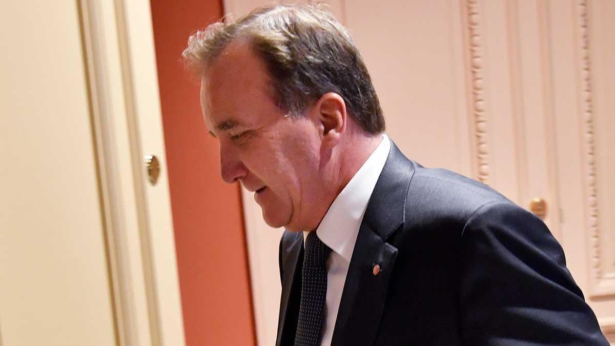 Stefan Löfven kan få drygt 2 miljoner i fallskärm om han tvingas lämna Rosenbad. (Foto: TT)