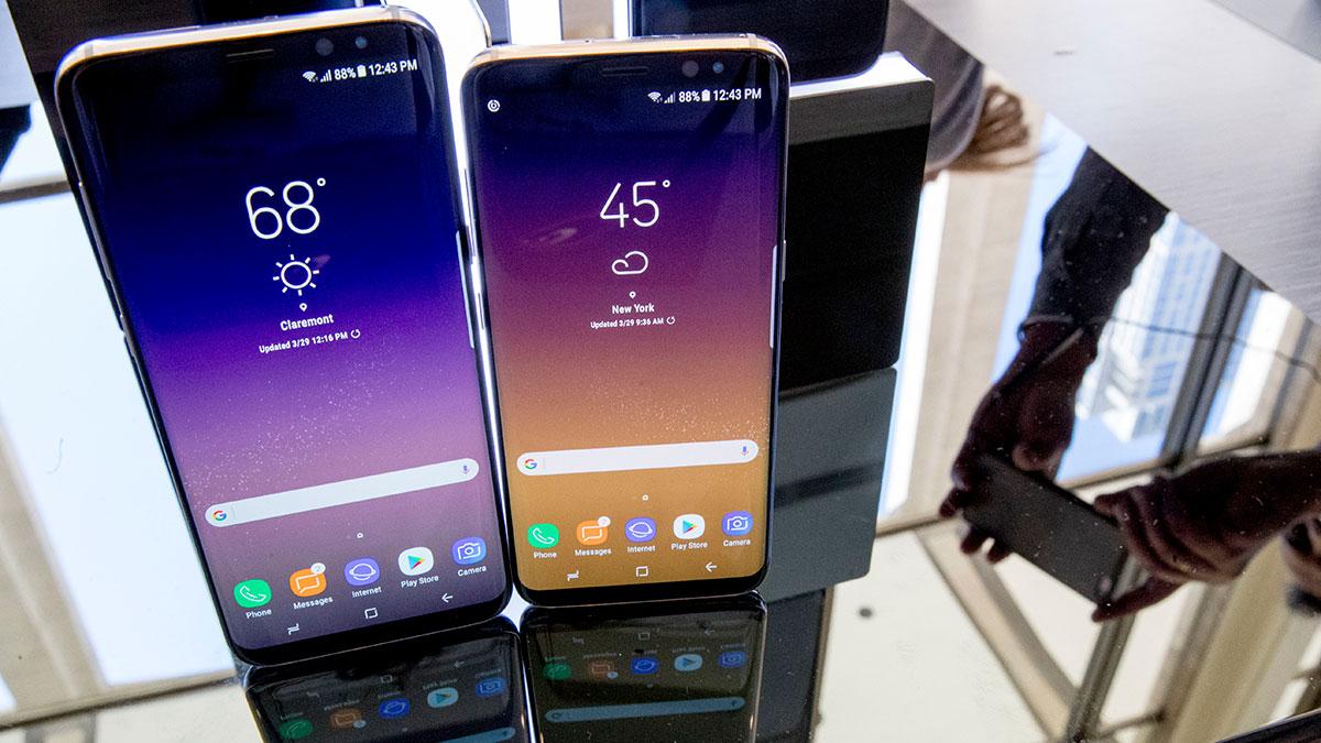 Knappt har splitternya Galaxy S8 och S8 Plus (bilden) nått butikerna innan nästa stora nyhet presenteras. (Foto: TT)