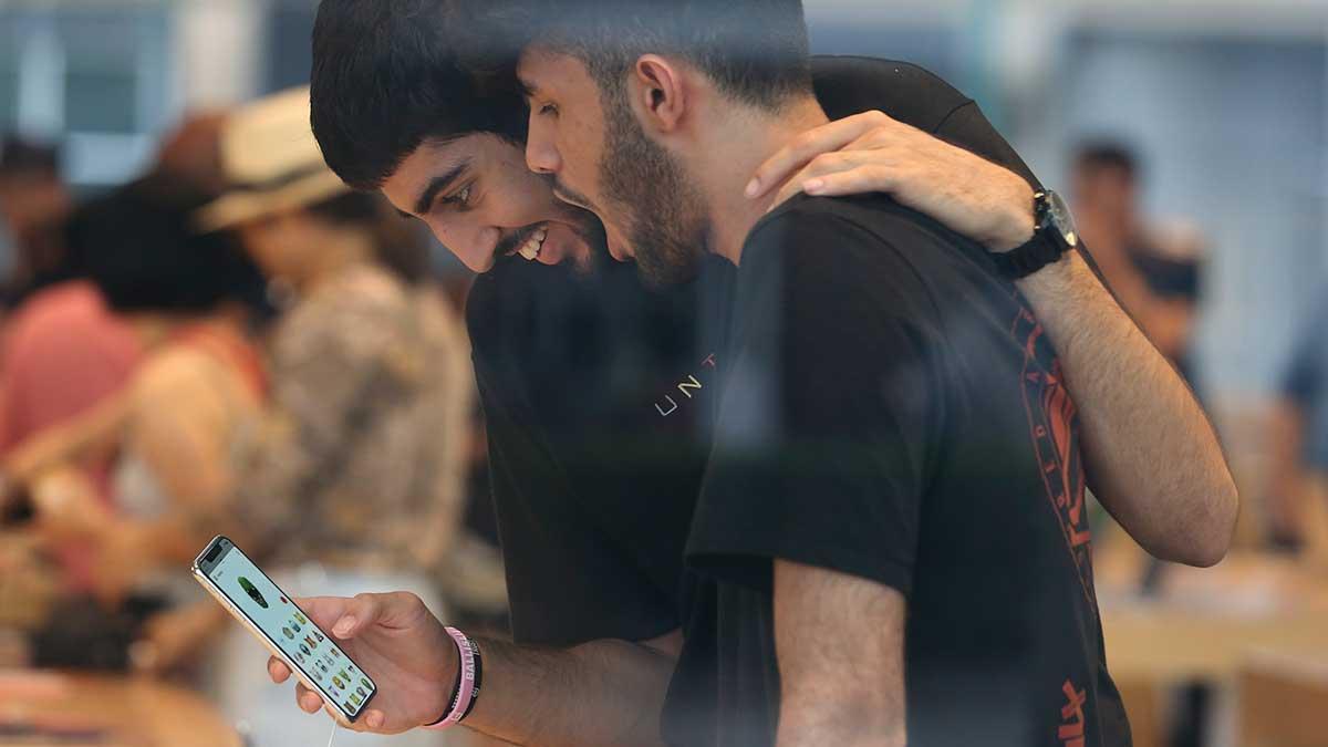 Apples nya Iphone Max XS säljer så det sprakar. (Foto: TT)