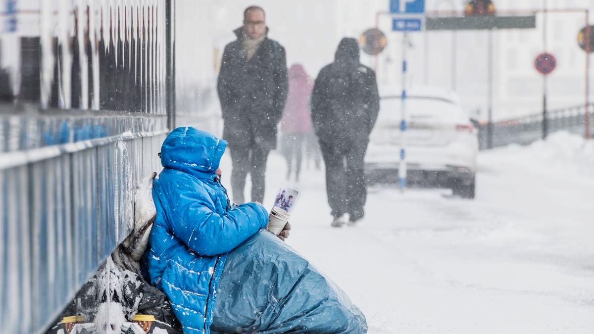 I går kom beslutet att kommuner får förbjuda tiggeri. Om detta handlar bland annat dagens ledarkoll. (Foto:TT).