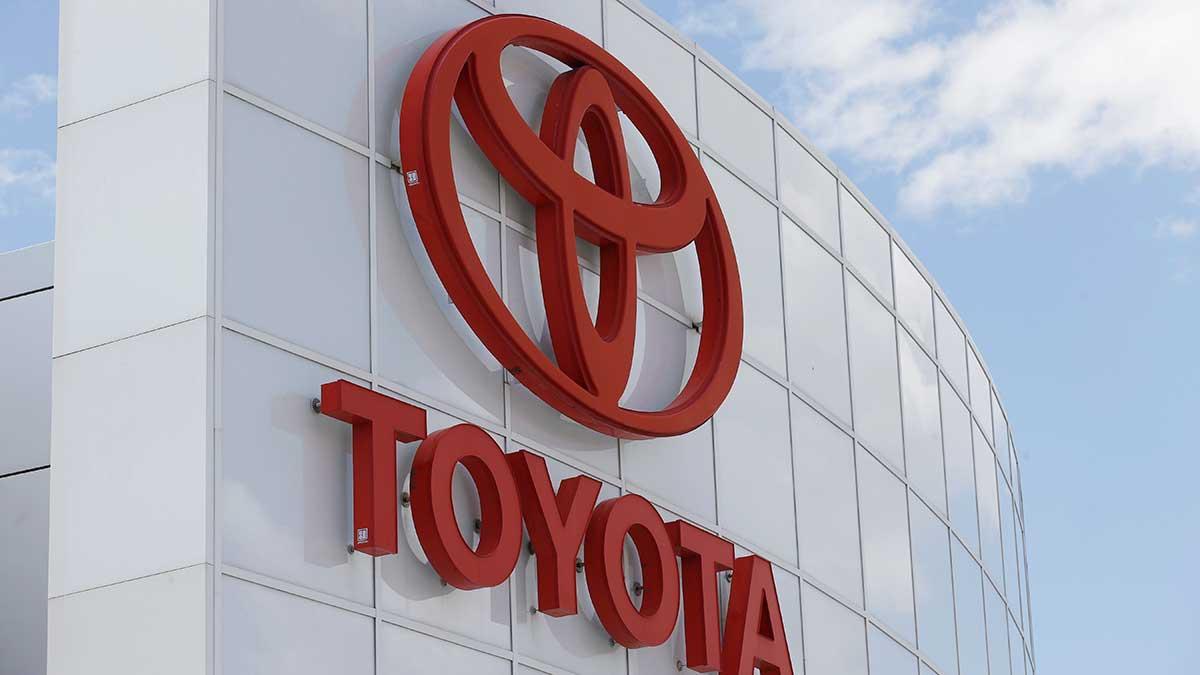 Toyota återkallar 2