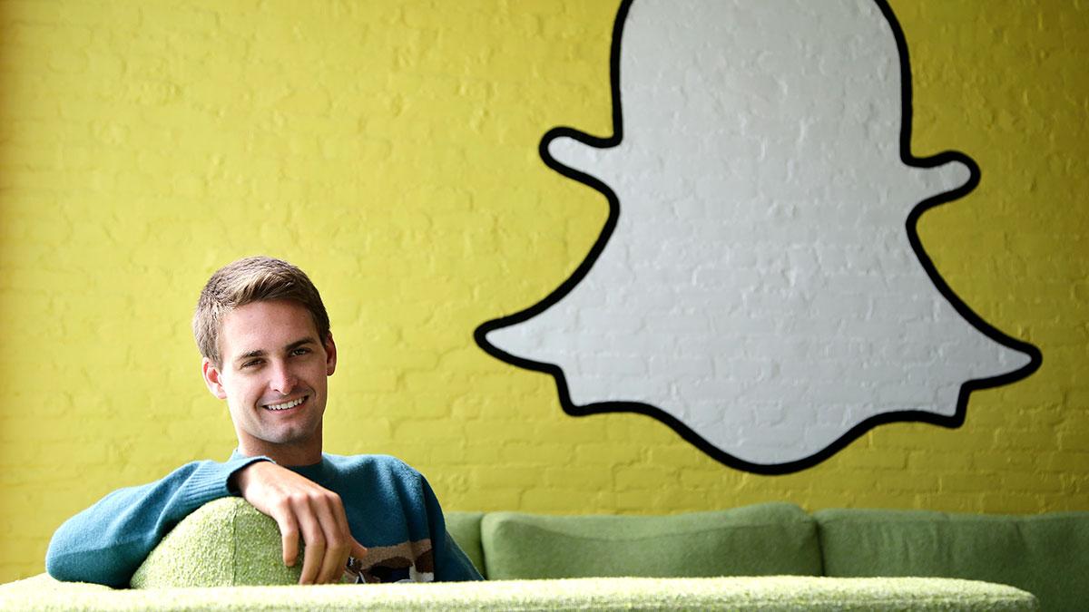 Snaps vd Evan Spiegel har sålt sina första aktier i bolaget sedan börsnoteringen. (Foto: TT)