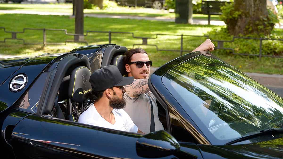 Zlatan i sin Porsche 918 Spyder. (Foto: TT)