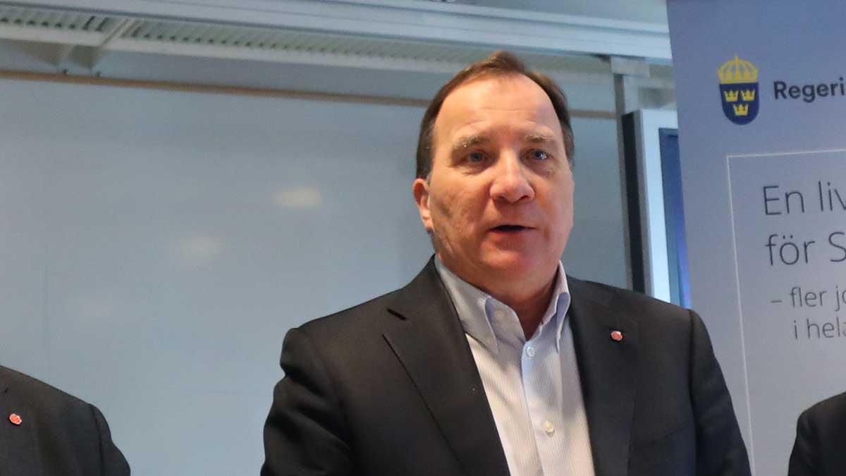 Statsminister Stefan Löfven är rädd för ett stigande politikerförakt efter Trumps valseger i USA. (TT)