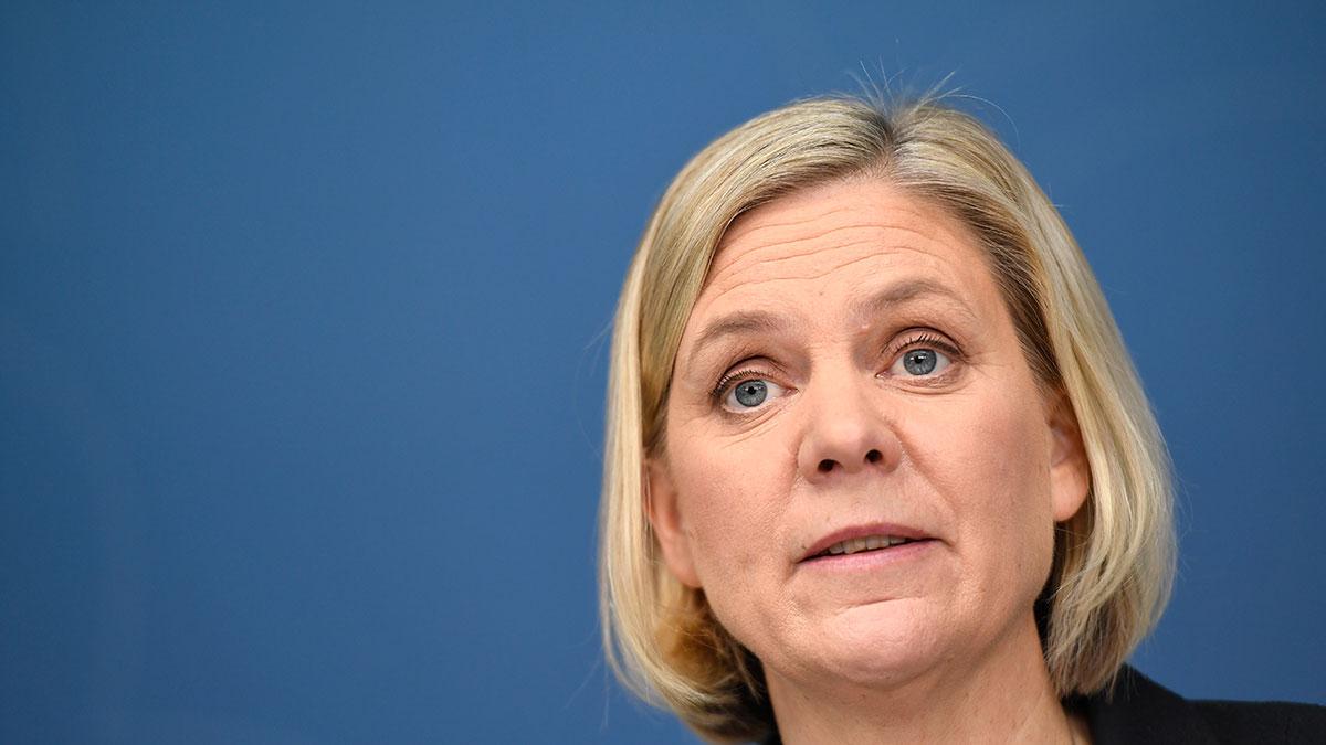 Enligt en kartläggning gick uppåt 135 miljarder kronor av skattebetalarnas pengar upp i rök i fjol på grund av slarv och usla upphandlingar i offentliga sektorn. Vad säger finansminister Magdalena Andersson? (Foto: TT)