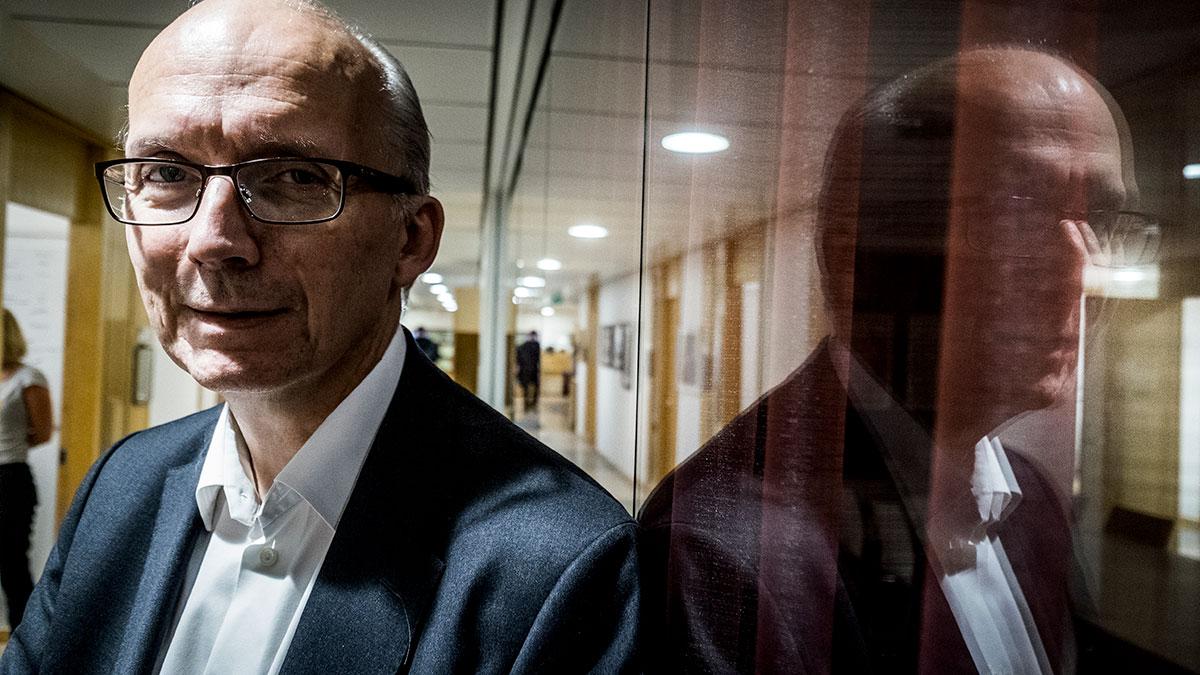 Konjunkturinstitutets chef Urban Hansson Brusewitz menar att kommunerna måste höja skatten ordentligt om inte staten skjuter till mer pengar. (Foto: TT)