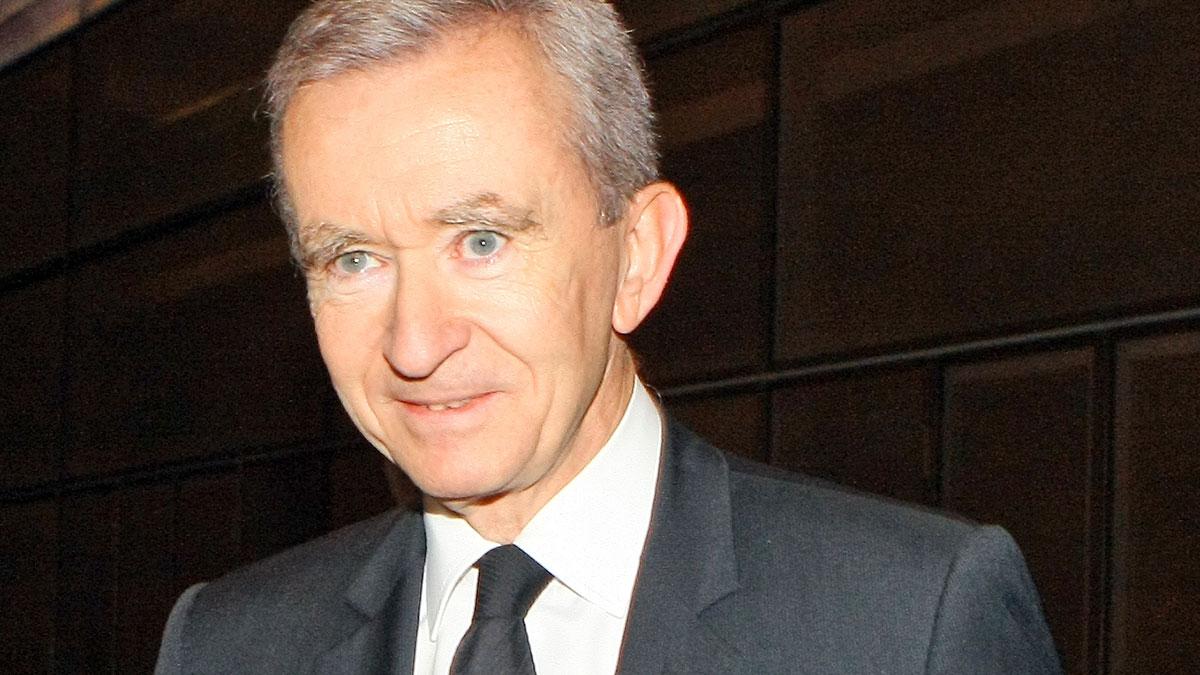 Storbolags-vd:n Bernard Arnault ser mörka moln på den ekonomiska världshimlen. (Foto: TT)