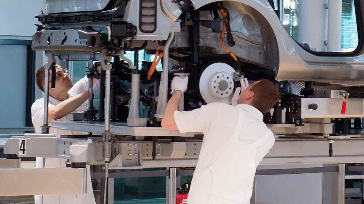 Tyskland dominerar Europas bilindustri. Bilden är från en Volkswagenfabrik. (Foto: TT)