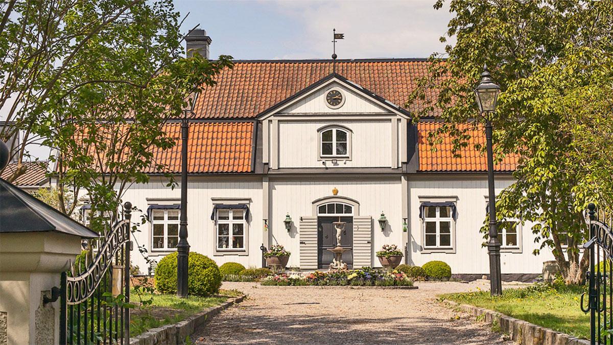 Denna herrgård är ju nu det dyraste bostadsobjektet på Booli. Priset: 95 miljoner kronor. (Foto: Skärmdump från Mäklarhuset)