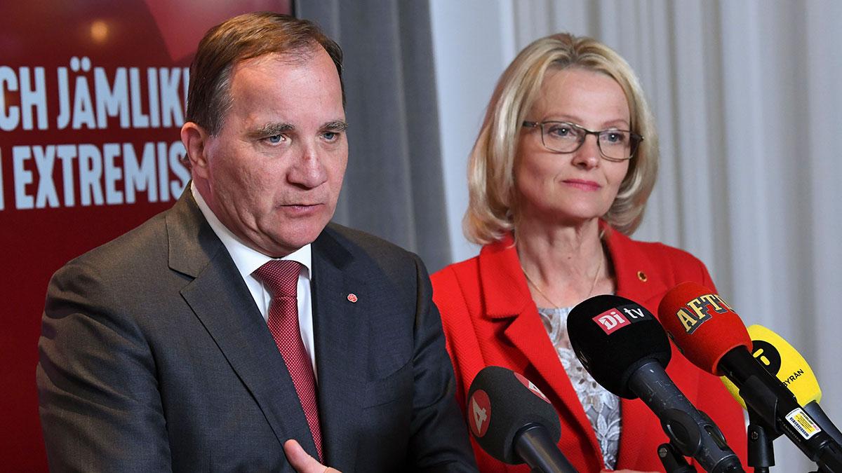 Socialdemokraterna gör sitt sämsta val någonsin och får endast 23,6 procent i EU-valet. På bilden syns partiledaren och statsministern Stefan Löfven och S toppkandidat Heléne Fritzon. (Foto: TT)