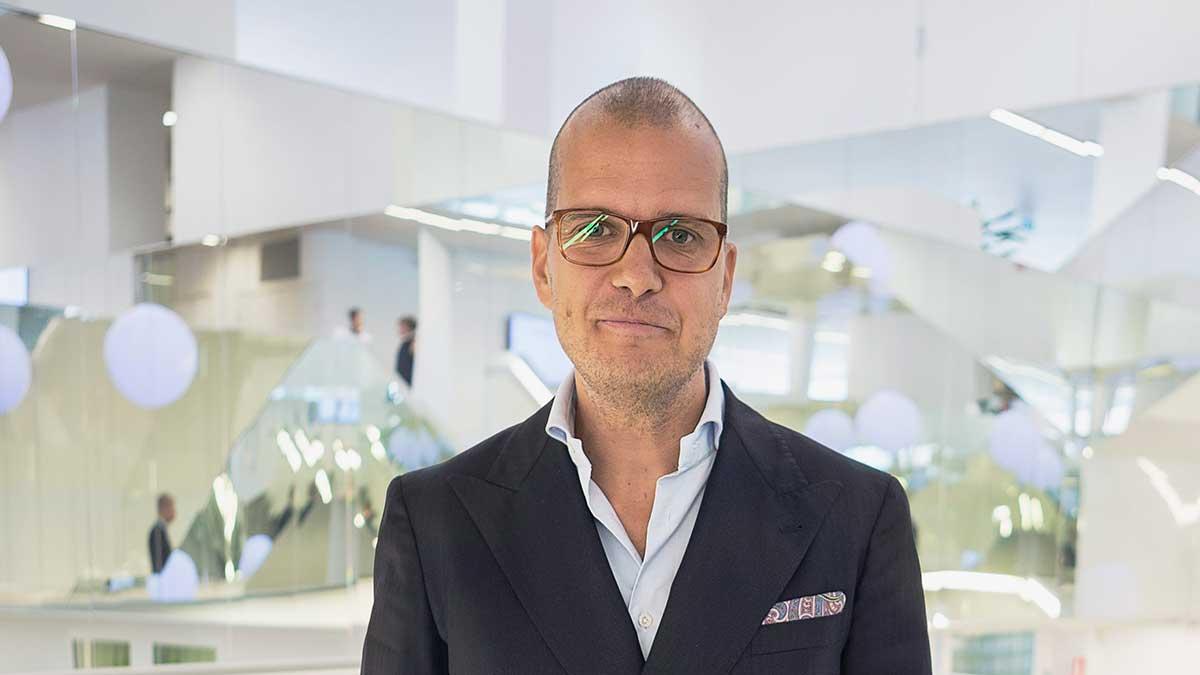 Sparekonomen Joakim Bornold kallar Kinneviks agerande kring Millicom för "oseriöst" och "en panikåtgärd". (Foto: TT)