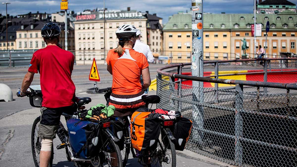 Du som verkligen vill bidra till ett bättre klimat i sommar bör välja en cykelsemester. Föroreningarna är lika med noll medan flyget står för de största CO2-utsläppen. Kolla i räknesnurran via länken i artikeln hur din planerade resa belastar klimatet. (Foto: TT)