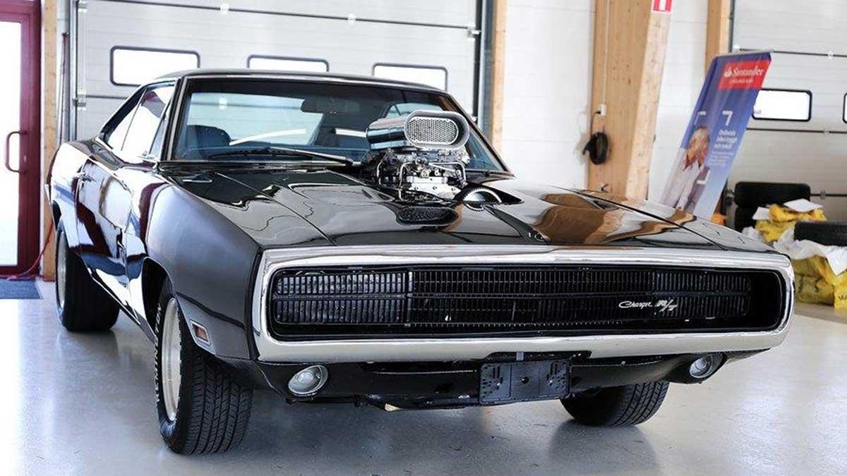 Denna Dodge Charger från 1970-talet är det mest klickade objektet på motortoppen på Blocket just nu. 895.000 kostar det vackra muskelpaketet. (Foto: Ömsa Bil/Blocket)