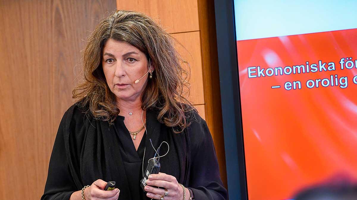 Svenskt Näringslivs chefekonom Bettina Kashefi varnar för att utanförskapet kan permanentas under den kommande lågkonjunkturen och kräver radikala, jobbskapande åtgärder. (Foto: TT)