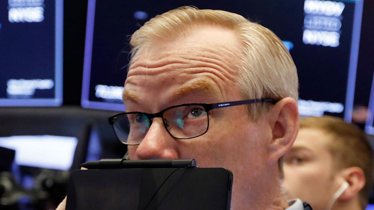 Aktiespararna flyr H&M-aktien. Bilden är tagen i ett annat börssammanhang. (Foto: TT)