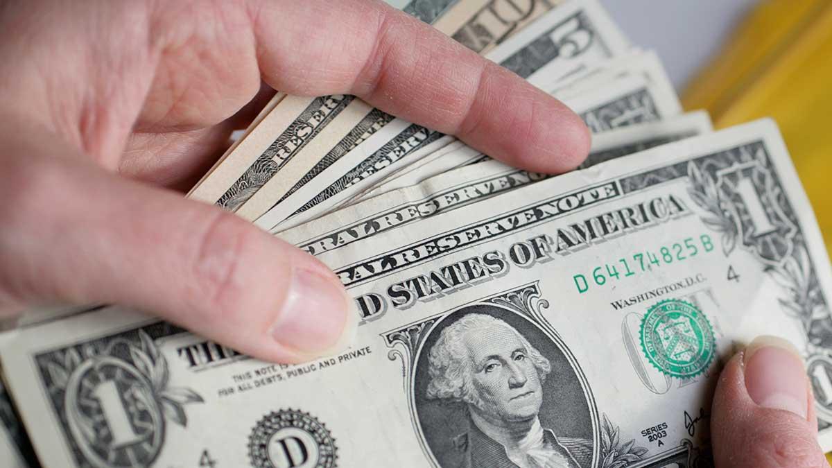 En 45-årig svensk ställs på fredag inför rätta i USA för att ha lurat investerare på 100 miljoner kronor. Han är även misstänkt för penningtvätt och riskerar nu totalt upp till 40 års fängelse för brotten och flera miljoner i böter. (Foto: TT)