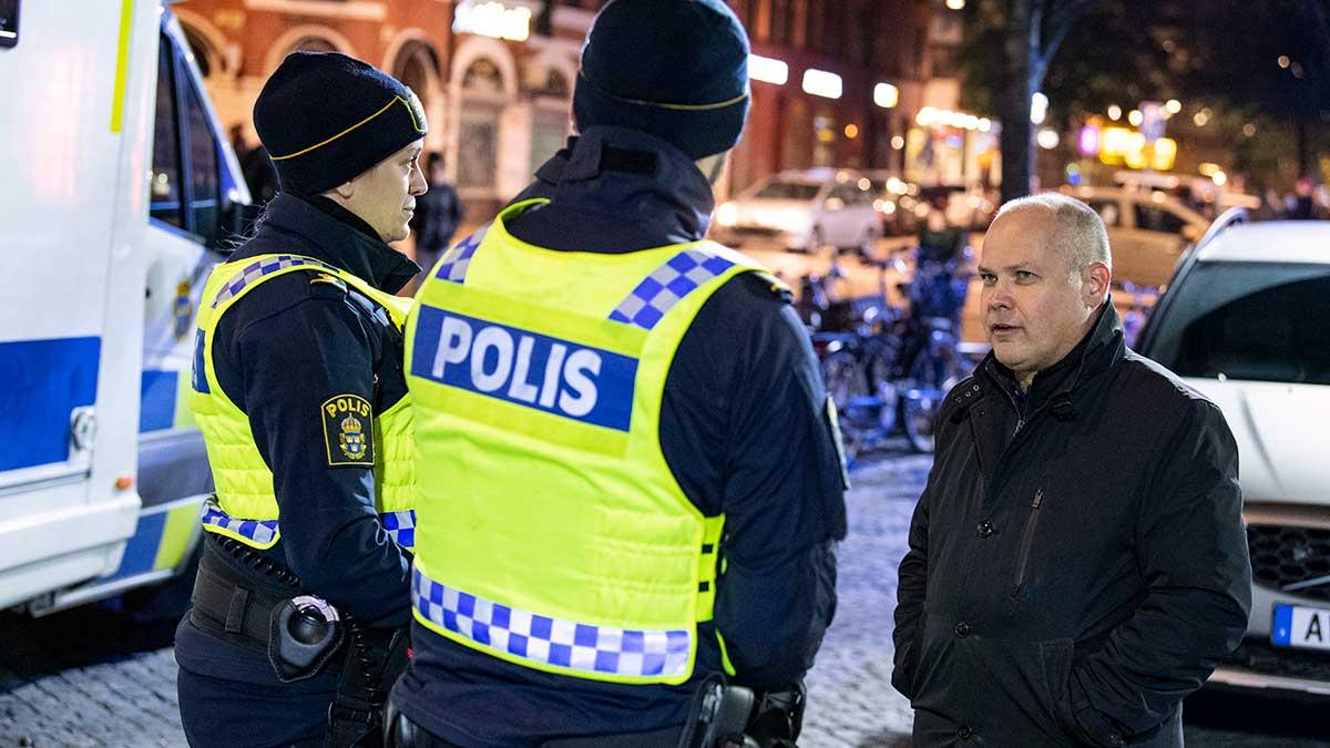 Vad säger justitie- och migrations­minister Morgan Johansson (S) om tipset i krönikan, tro? Här på besök på Möllevångstorget i Malmö. (Foto: TT)